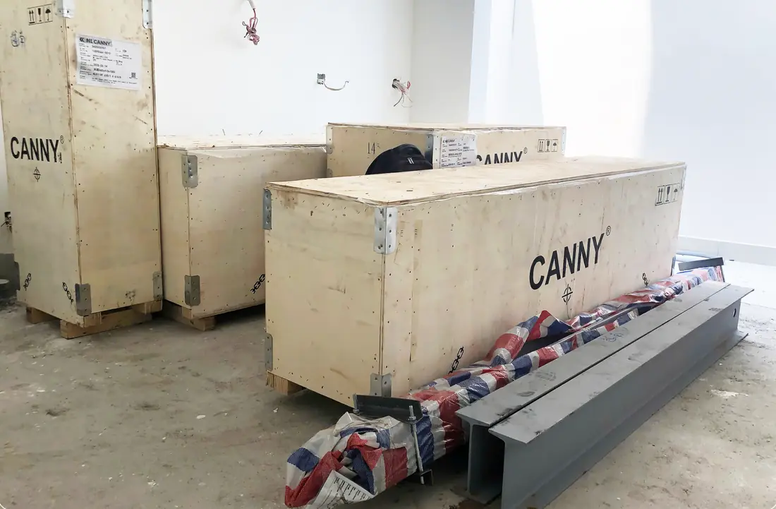 Thiết bị thang máy Canny KLK1 tập kết tại công trình ở Đà Nẵng